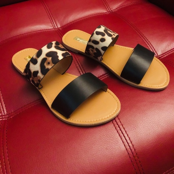 5⭐️ Black leopard flat slip on - shoes - Picture 3 of 3